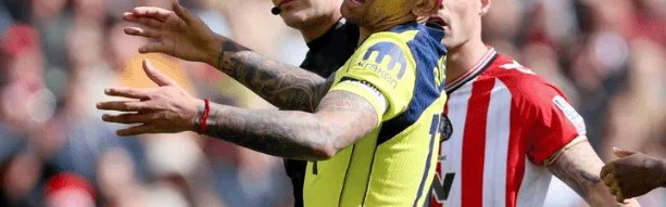 同期后卫最多！自21年8月英超首秀后，罗梅罗总计领到40张牌